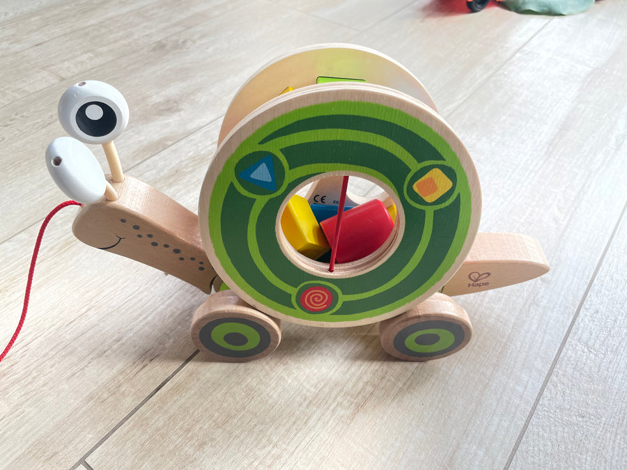 Hape - Escargot roulant avec jeu de formes