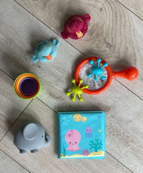Lot de jouets pour le bain