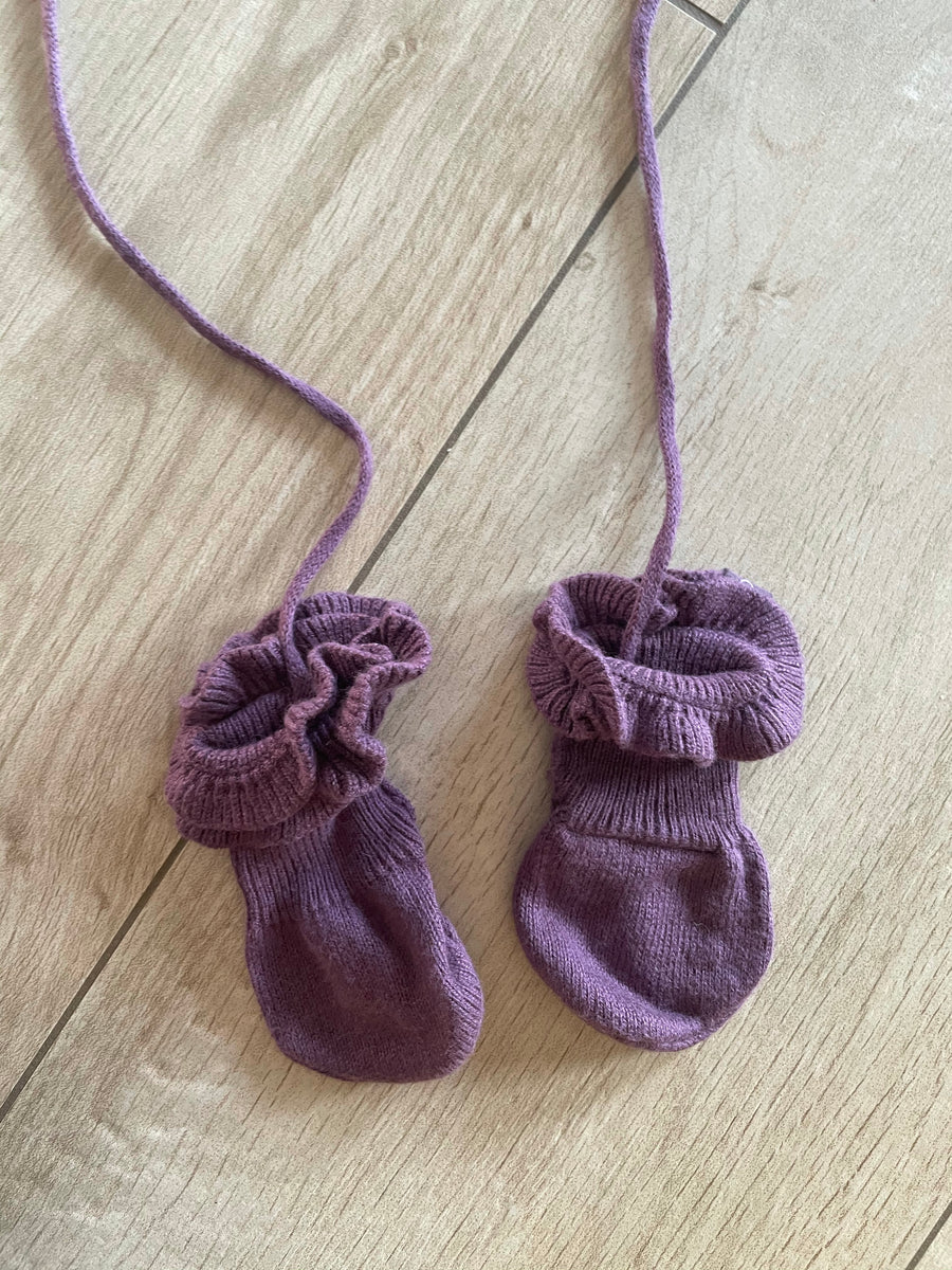 Paire de moufles mauves