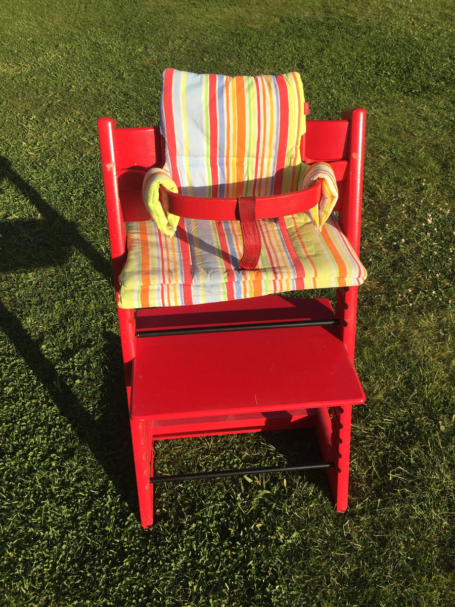 Liste Laschet-Deru /Stokke - Chaise tripp trapp rouge avec baby set et coussin (ancien modèle)