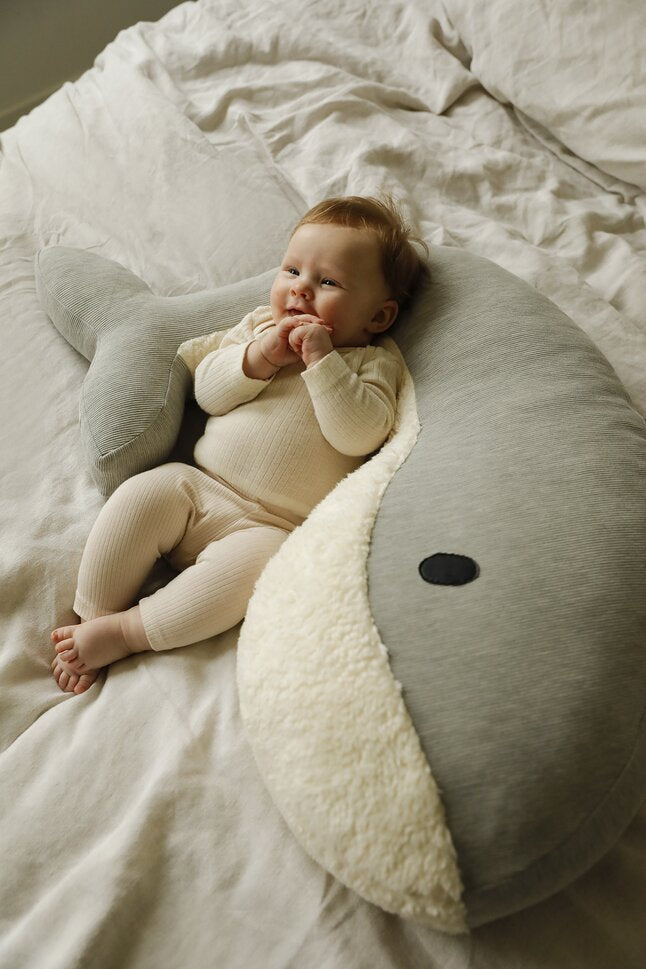 Nanami Coussin d'allaitement Momo baleine blanc/kaki