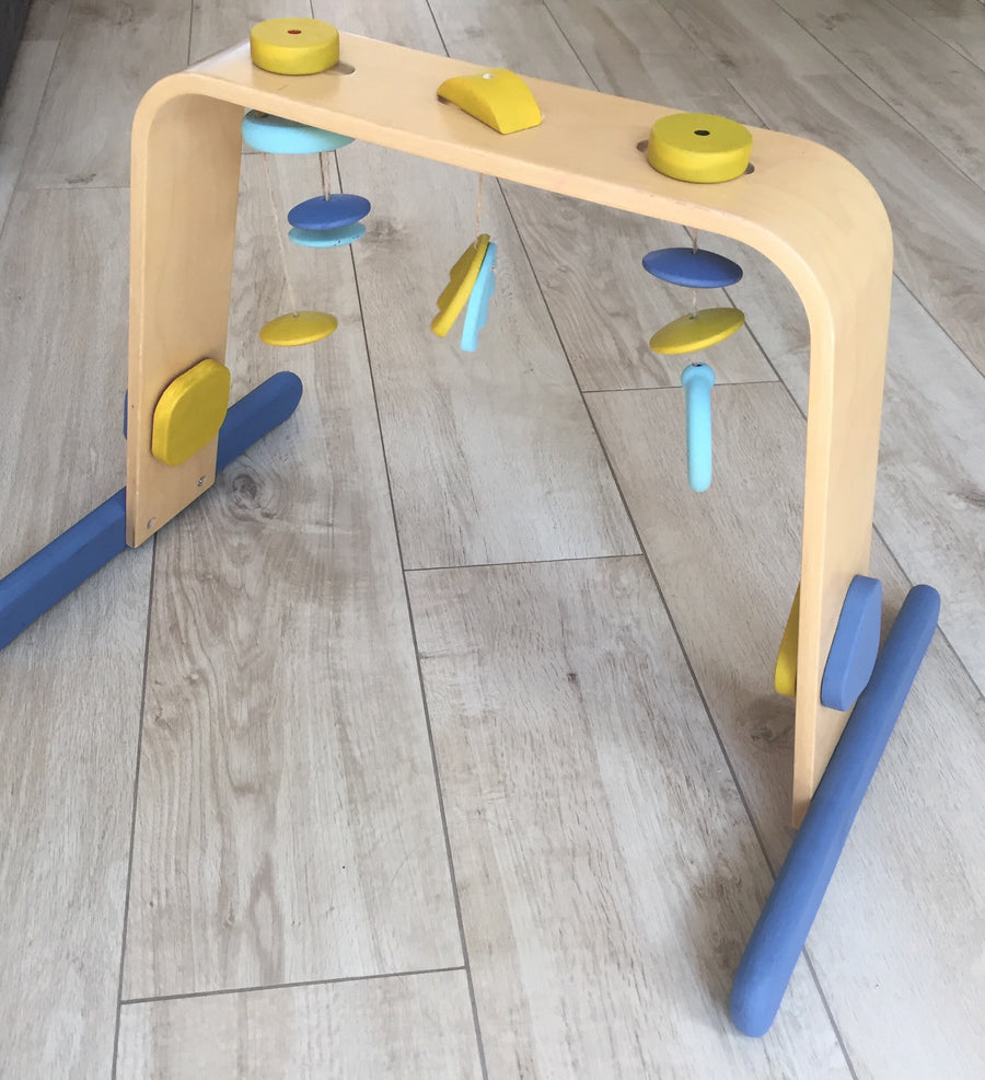 Liste bébé Marra/ Portique d'éveil en bois personnalisé