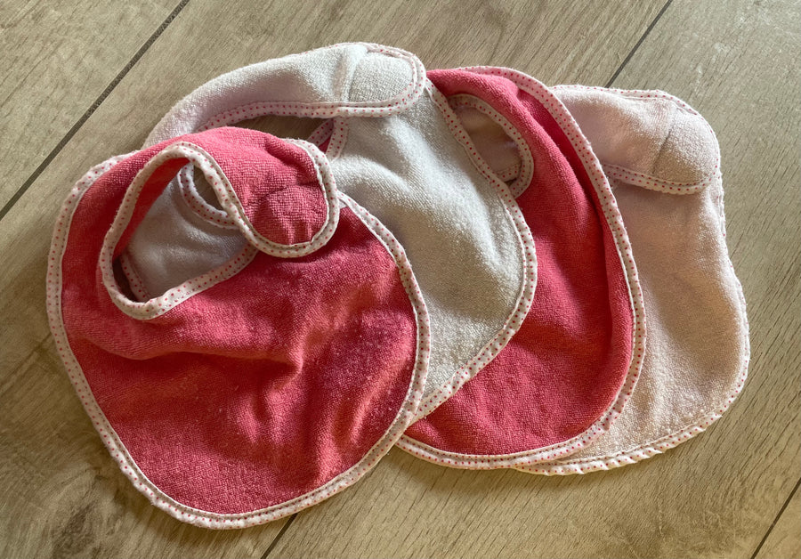 Lot de 4 petits bavoirs