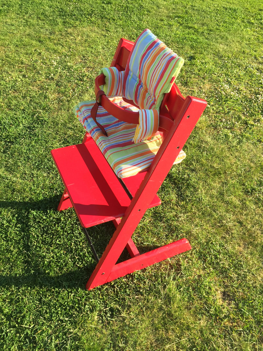Liste Laschet-Deru /Stokke - Chaise tripp trapp rouge avec baby set et coussin (ancien modèle)