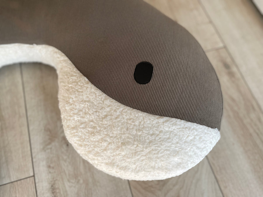 Nanami Coussin d'allaitement Momo baleine blanc/kaki